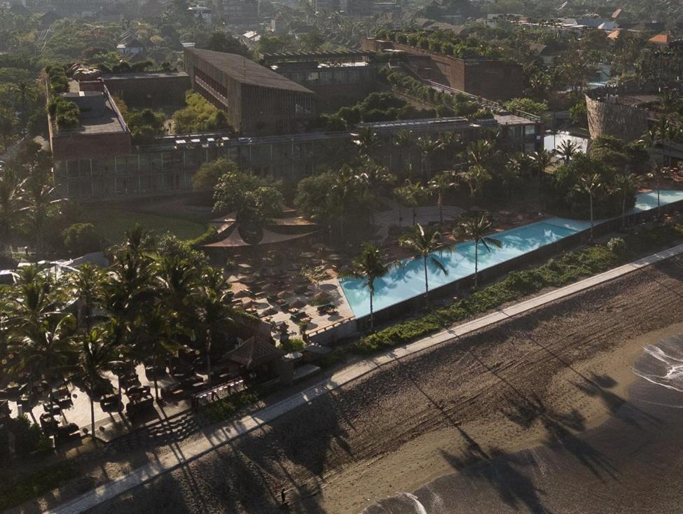 Potato Head Suites&Studios Seminyak Exterior foto Aerial view of the hotel