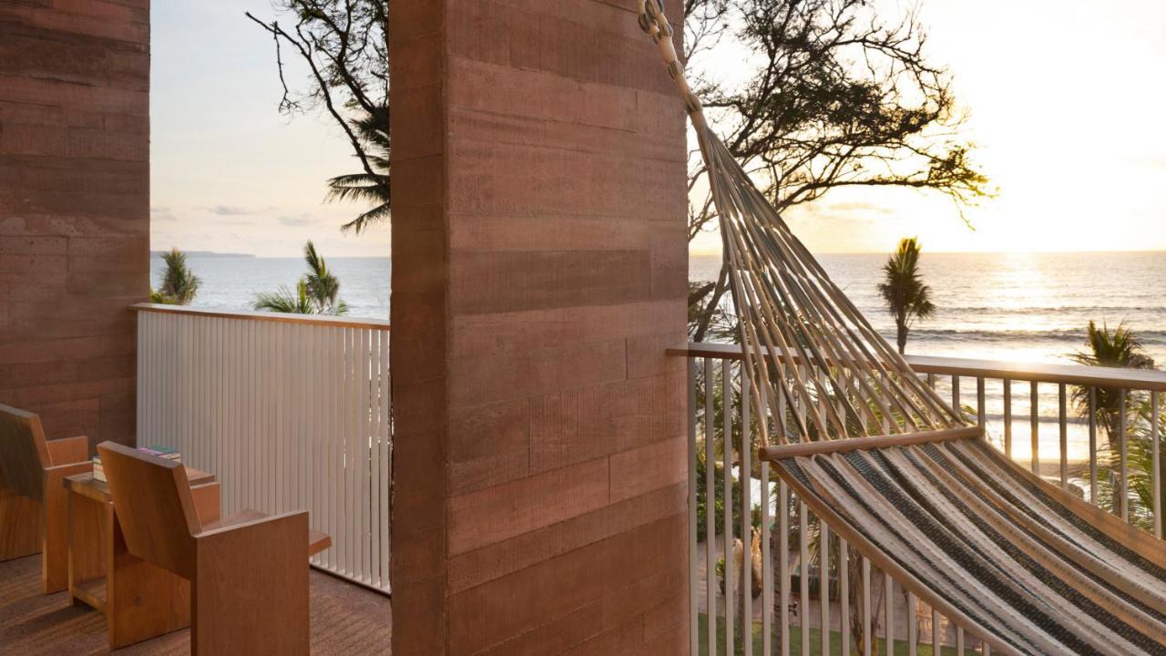 Potato Head Suites&Studios Seminyak Exterior foto A monolith at the beach